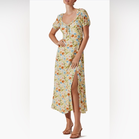 ASTR The Label NWOT Floral Puff Sleeve Midi Dress with Front Side Slit Size M - Picture 3 of 12